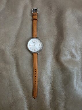 Fossil Classic Round Watch in Cognac Leather